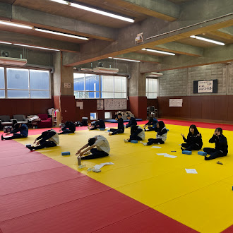 R8　特性探究講座「自分磨き」～ヨガ体験～